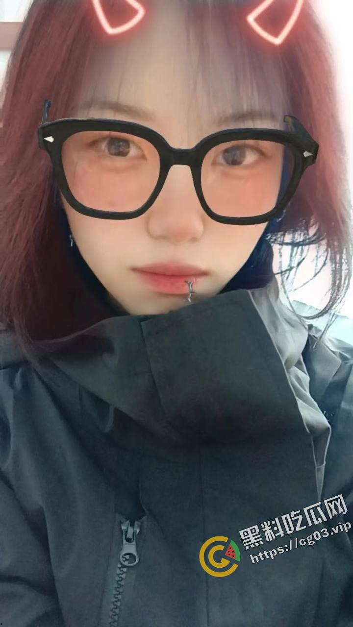 吉林外国语学院反差母狗 玉美婷 跟男友天天厮混当男友的泄欲工具，最后被甩还遭曝光-1