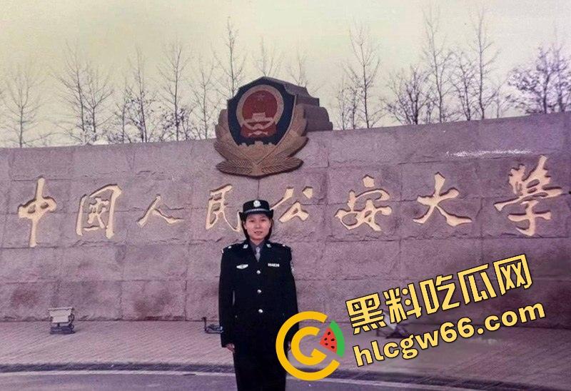 换偶女警【苏静】在凤凰网演讲换偶体验！被公安开除后 和老公开设换偶网站！全网最全黑料！-1