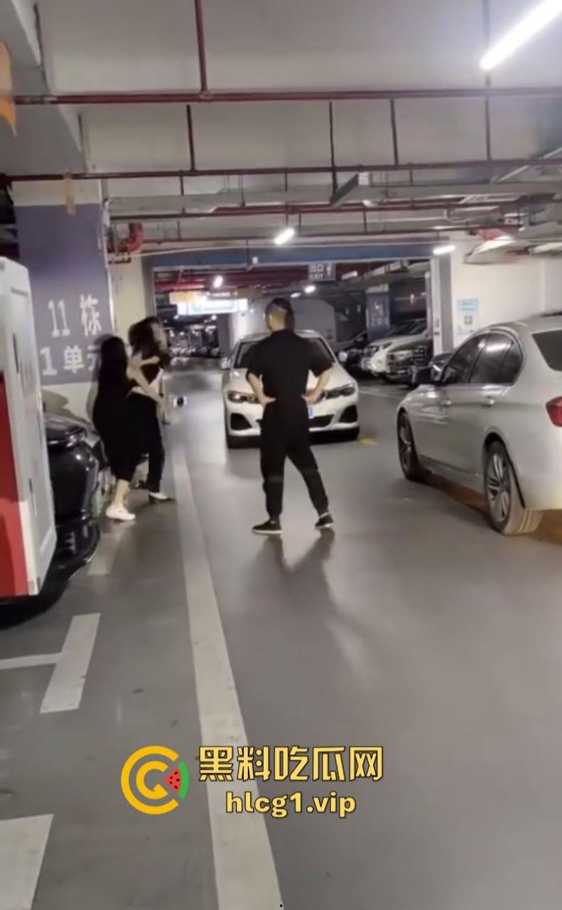 街头赛混剪开赛！女人狠起来根本拉不住啊！互殴招式狠辣不输男人！-6