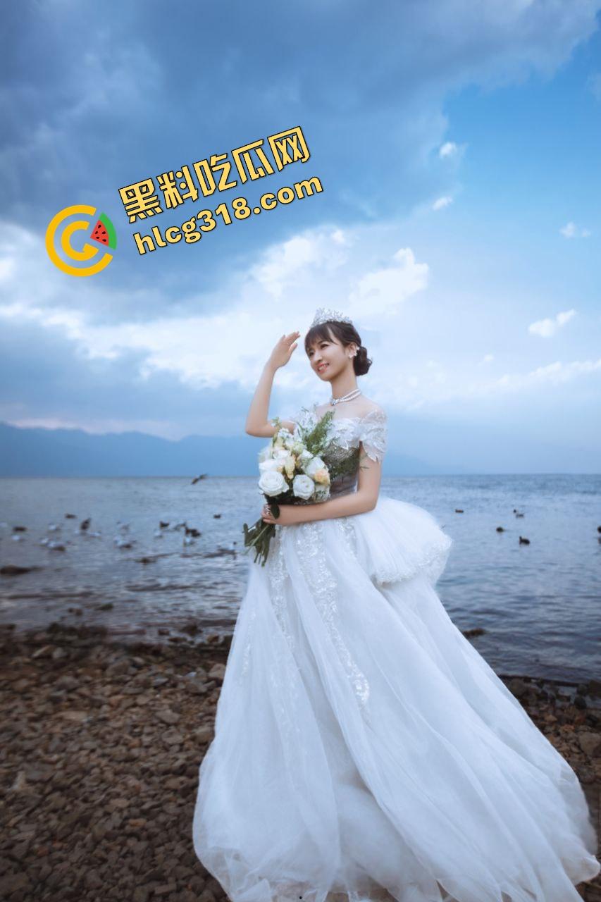 出轨上头后被玩成牲口，已婚白衣人妻『林妍』沦为情欲母狗，夜夜被炮友爆操调教，蹲地舔棒成奴隶！-4