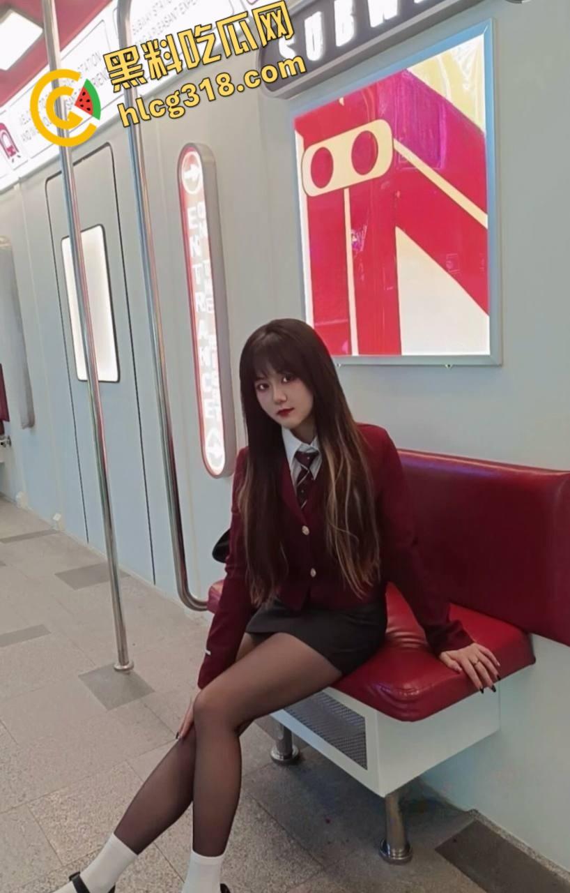 浙江理工大学【何旭雅】，黑丝皮鞋小白袜斩男穿搭，兼职情趣内衣寄拍，为了金钱什么也做得出！-2