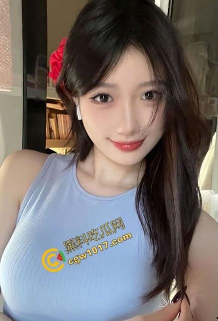 半夜闯入嫩艳小姨子房，不穿内裤赤裸诱惑，舌尖轻吻肉穴深处，脚踩鸡巴丝袜磨，饥渴肉体大胆索求！-2