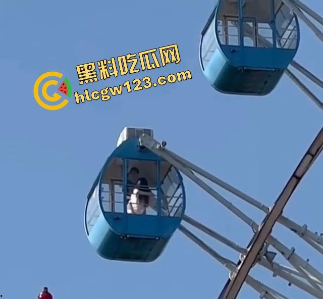 宁波摩天轮上疯狂野炮，骚女坐上去骑到飞起 哥们拿着旗舰手机超清偷拍全过程 群里分享给兄弟吃瓜！-11