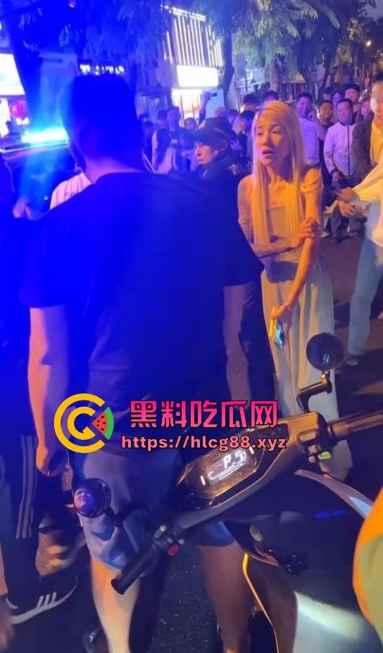 三亚精神小伙被800块一斤的皮皮虾破防，拒付账单 直接从店内打到店外 皮皮虾我都没这么刚！-4