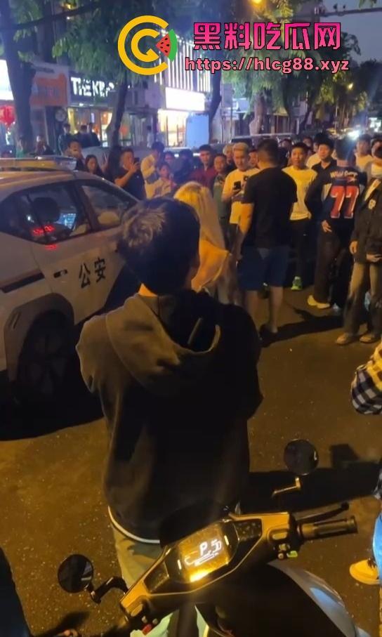 三亚精神小伙被800块一斤的皮皮虾破防，拒付账单 直接从店内打到店外 皮皮虾我都没这么刚！-6