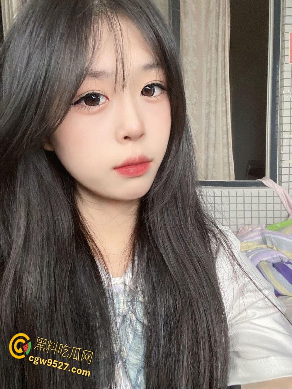 网恋同城学生妹，初次见面约会上课，带到教室顶楼后入爆操，操嘴跟操飞机杯一样，大学生好骗又好玩 !-5