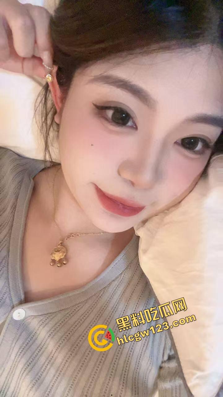 台湾健身房卧推深蹲爆操，健身佬简直不练肌肉练逼一边举铁一边被口交，杠铃当情趣道具！-3