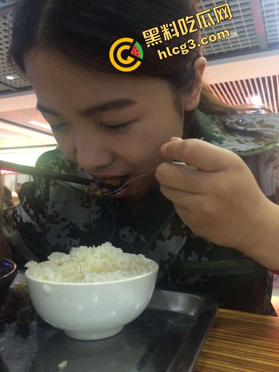 四川大学美术学妹【顾盼盼】遭学长PUA 军训完出租房内多体位爆操 遭泄密流出-1