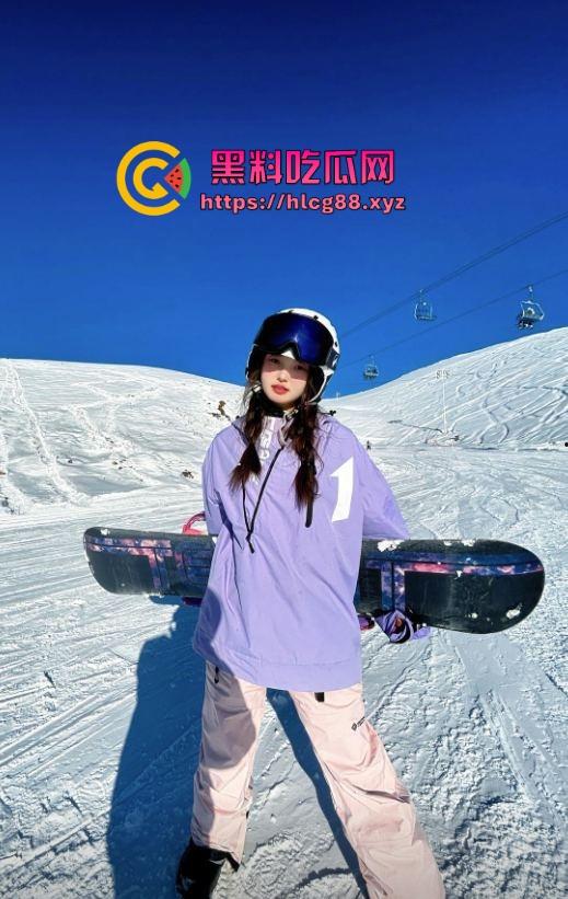 长沙前任『王馨熙』骚料投稿，湖南师大汉语言文学大二母狗，颜射口爆开后门贼紧，分手前偷操舍友被抓奸！-1