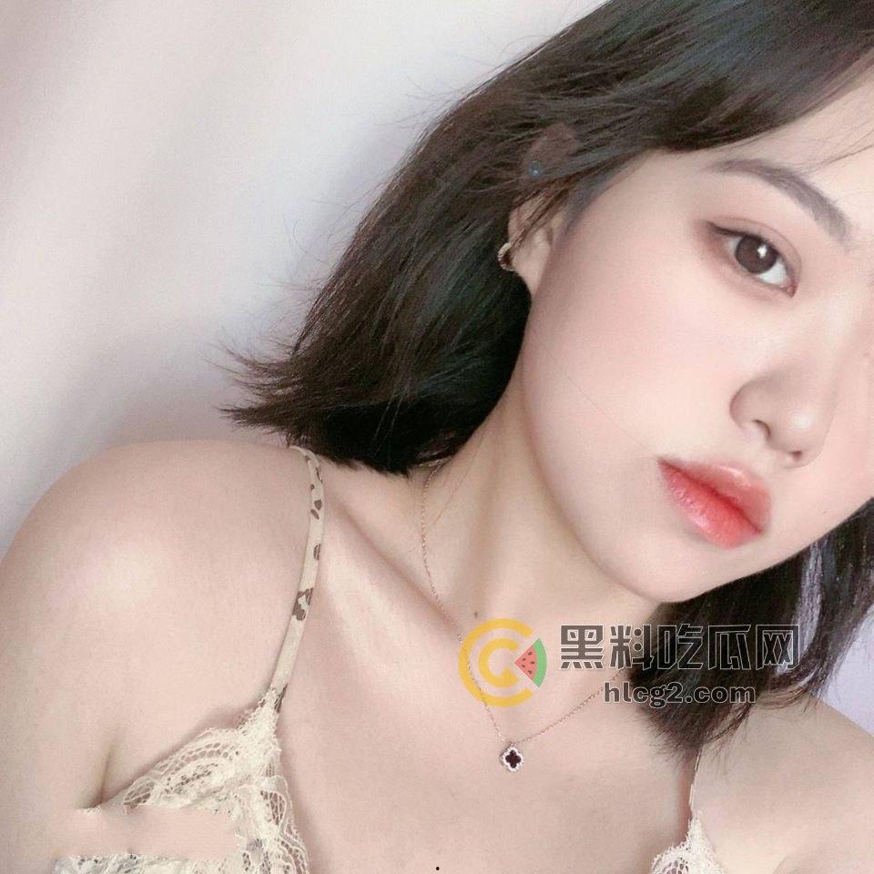 哈尔滨大学生「邱依依」周末宾馆自拍暴光，生物课之外的私密生活大揭秘-1