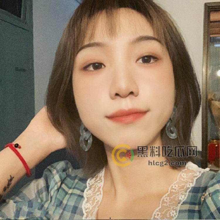 哈尔滨大学生「邱依依」周末宾馆自拍暴光，生物课之外的私密生活大揭秘-2