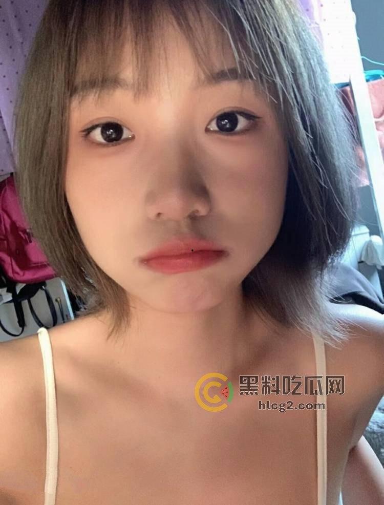 哈尔滨大学生「邱依依」周末宾馆自拍暴光，生物课之外的私密生活大揭秘-3