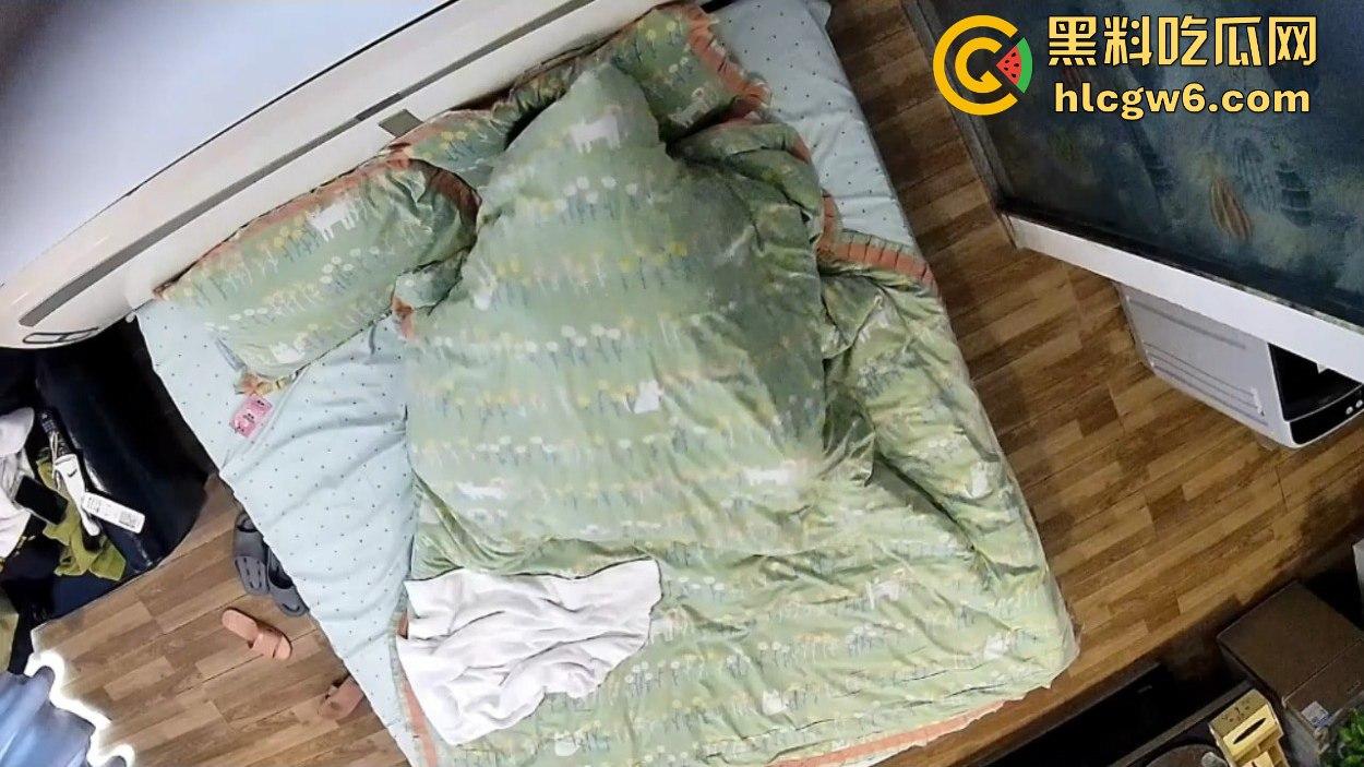 上帝视角直击小情侣酒店打炮被偷拍流出，细腰丰臀女友被操到嗷嗷浪叫，男友花样多到把床差点干散架！-10