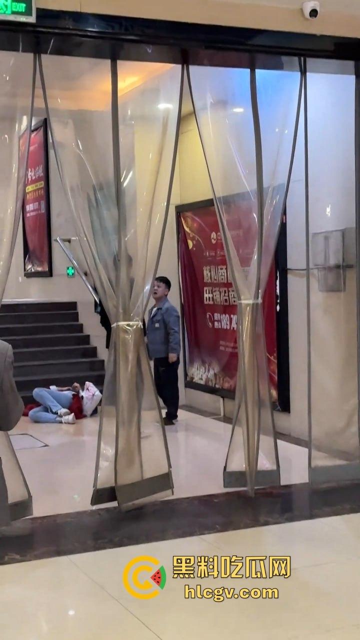 湖南怀化硬核抢女朋友！打赢了配偶权就归你，高矮搭配也能整出喜剧效果！-6