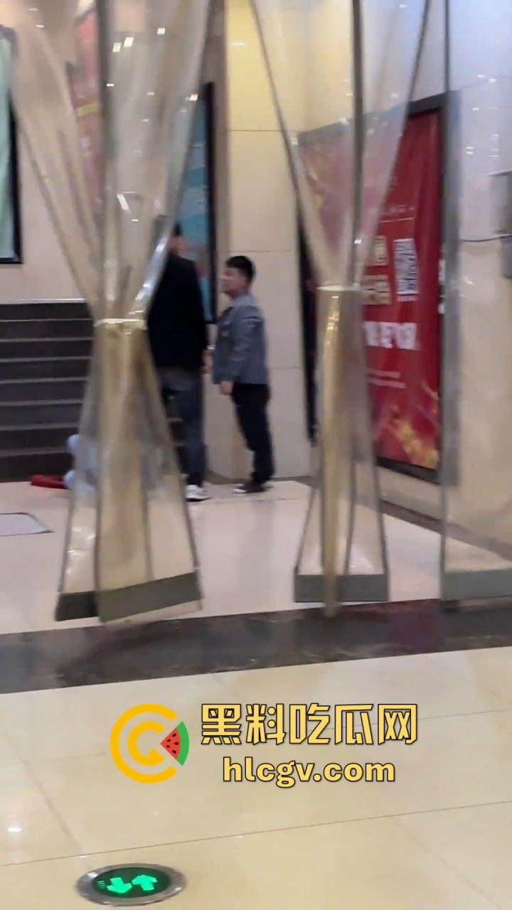 湖南怀化硬核抢女朋友！打赢了配偶权就归你，高矮搭配也能整出喜剧效果！-7