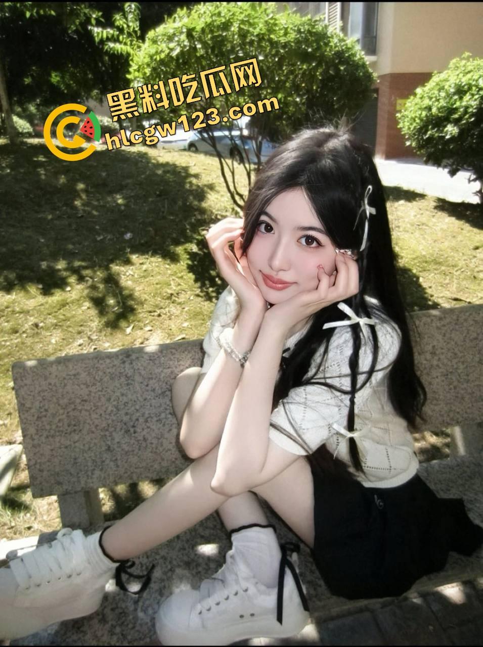 约炮大神睡白袜长靴学姐镜前舔棒到爆炸，黑丝足交舔得肉棒发烫秒杀全场，骚穴深处被顶炸！-7