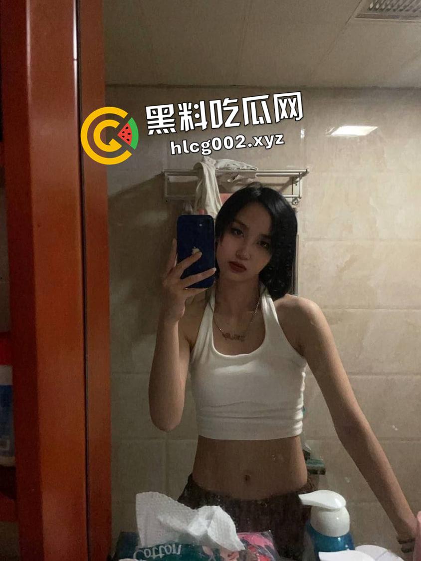 南京艺术学院女大学生宿舍露出！舞蹈生的修长美腿 未经开发的美鲍鱼 秀色可餐啊-2