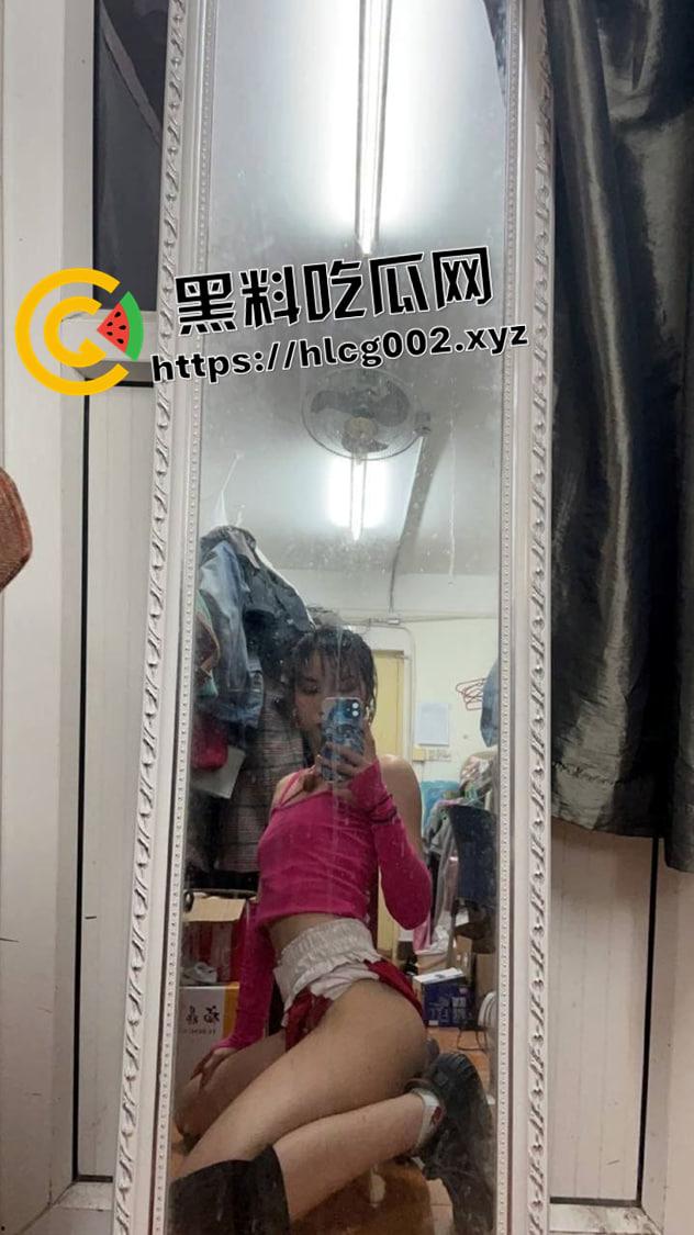 南京艺术学院女大学生宿舍露出！舞蹈生的修长美腿 未经开发的美鲍鱼 秀色可餐啊-4