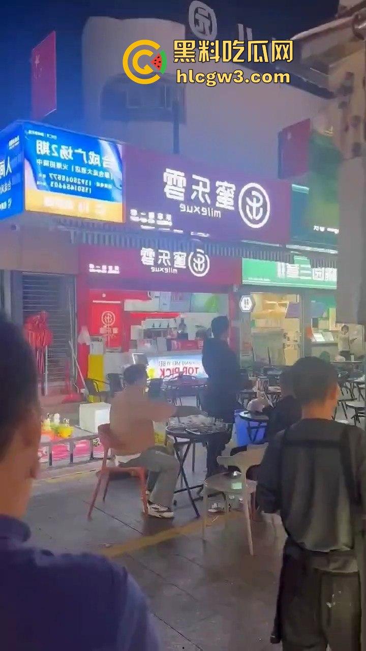 广州花都持刀男子当街挟持他人，警方迅速到场果断开枪击毙，场面堪比电影大片！-3