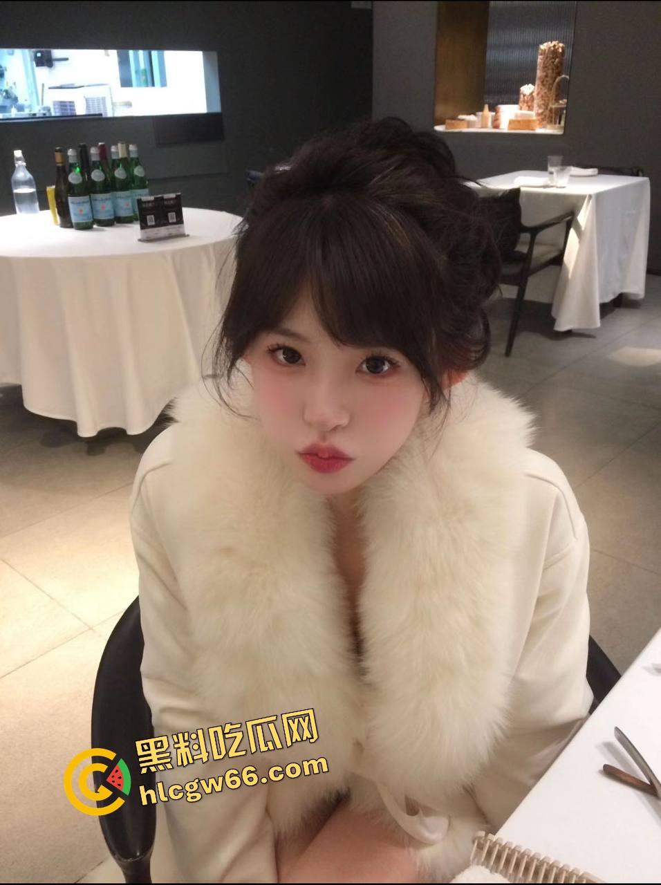 广西性瘾11年妹子爆炸级骚操作,朋友圈天天发被操日记,男友一天被榨软4次,10后玩得这么野?-13