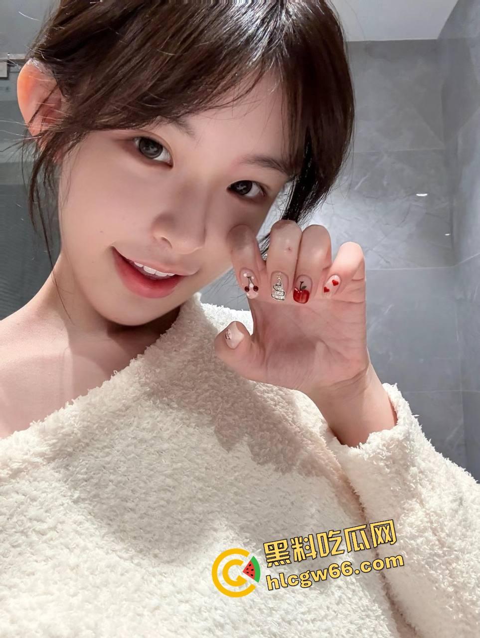 广西性瘾11年妹子爆炸级骚操作,朋友圈天天发被操日记,男友一天被榨软4次,10后玩得这么野?-14