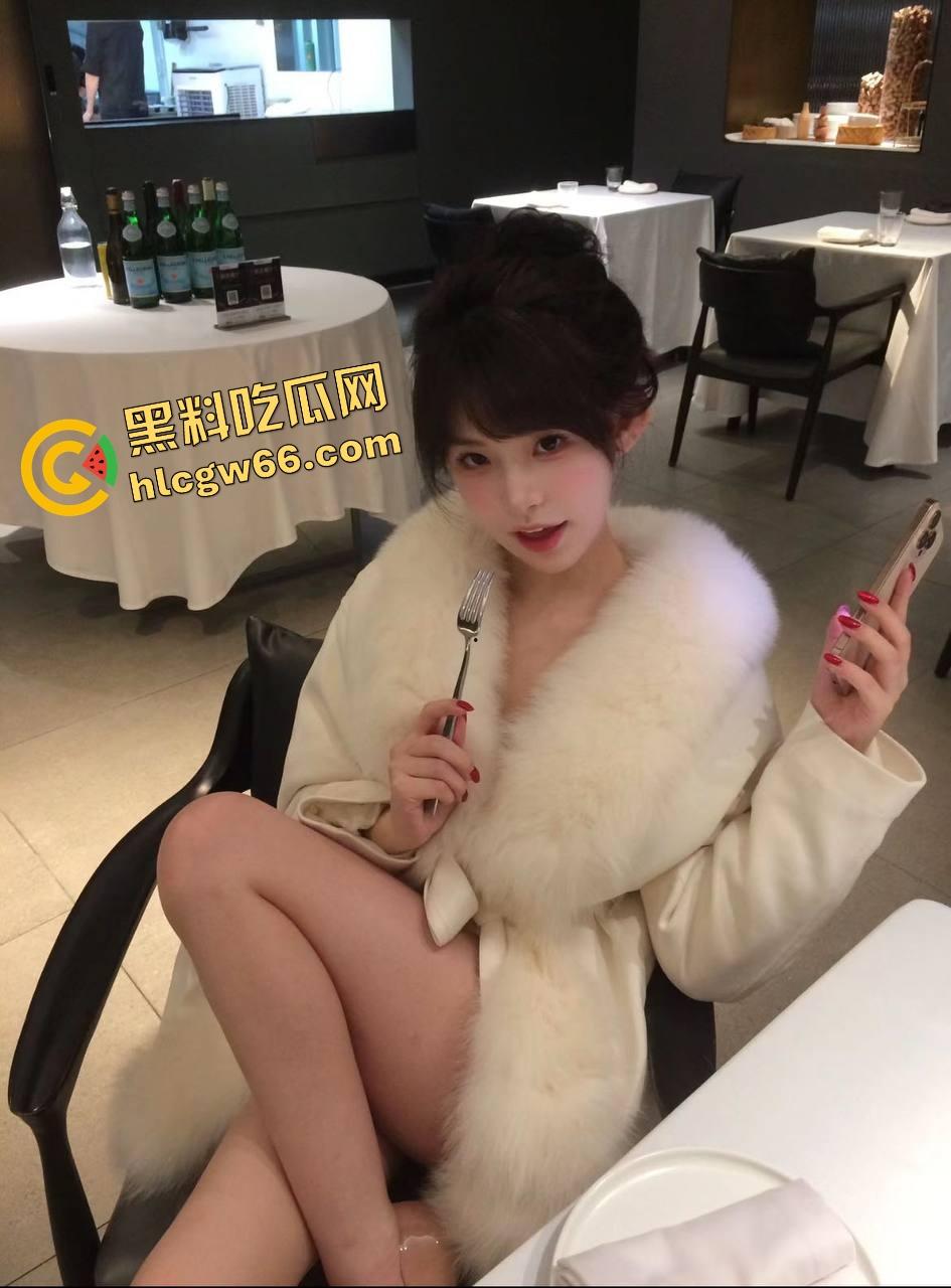 广西性瘾11年妹子爆炸级骚操作,朋友圈天天发被操日记,男友一天被榨软4次,10后玩得这么野?-17