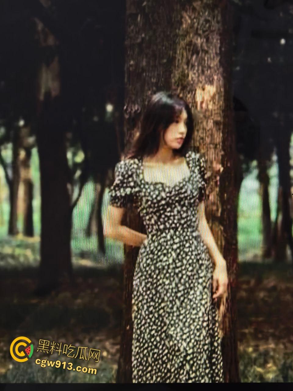 河北承德少妇【冯伟】,三十如狼四十如虎,背着老公偷情男大学生,黑丝翘臀疯狂打桩后入 !-1