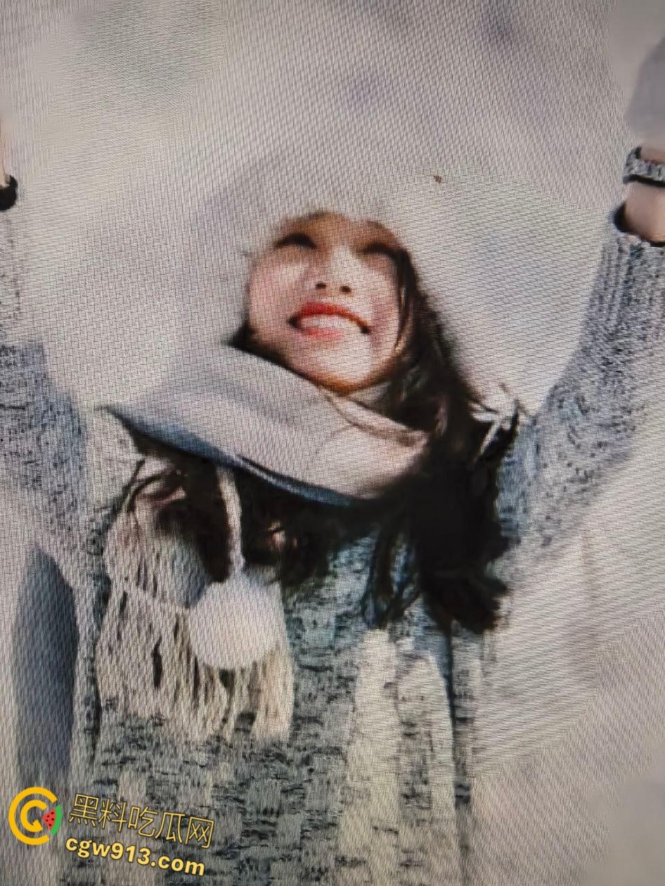 河北承德少妇【冯伟】,三十如狼四十如虎,背着老公偷情男大学生,黑丝翘臀疯狂打桩后入 !-4