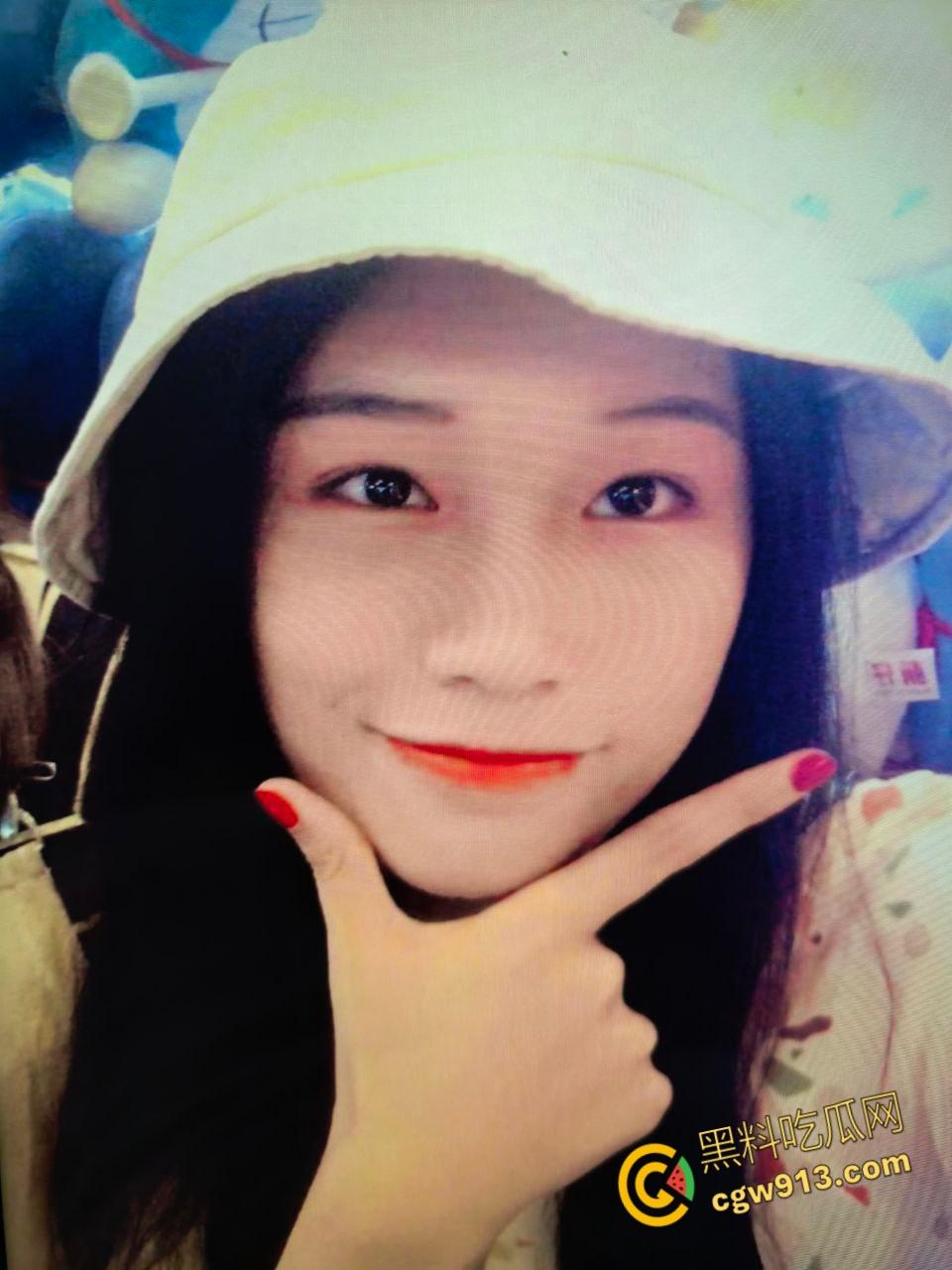 河北承德少妇【冯伟】,三十如狼四十如虎,背着老公偷情男大学生,黑丝翘臀疯狂打桩后入 !-5