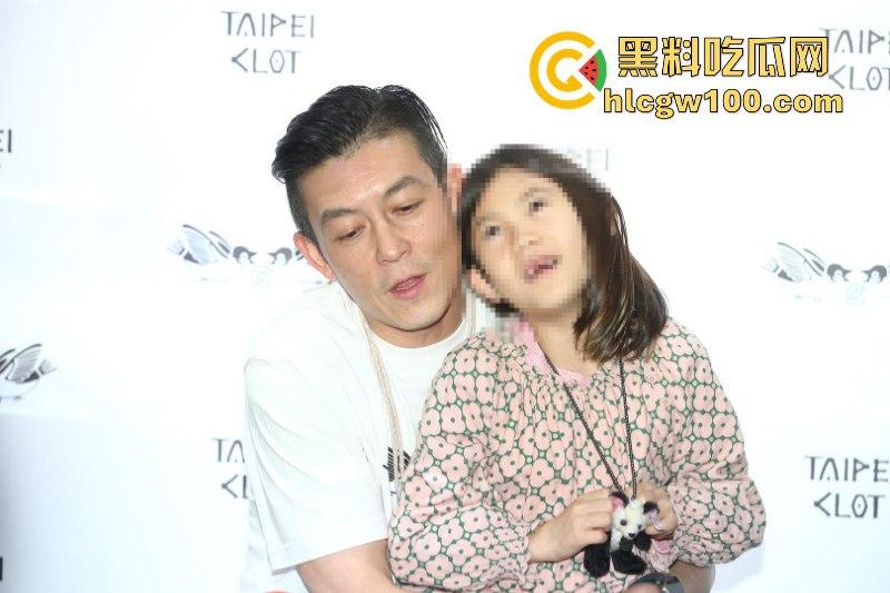 陈冠希呼吁网友给他女儿在美国被山火烧毁的学校捐款 被网友狂怼“你活该”!-6