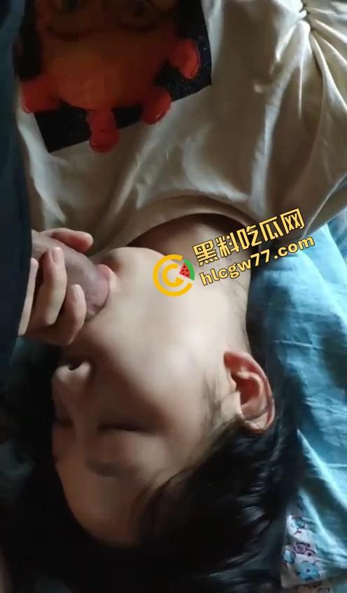 厦门麦田科技公司那位骚得出水的同事，白天穿职业装端茶递水，晚上脱光给人跪着舔屌求内射！-10