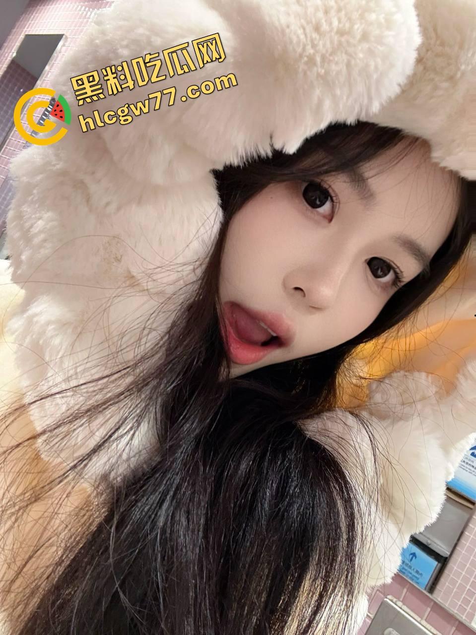 白月光脸淫猫身,清纯小妹【娜雪】被大叔玩成骚货,搂腰爆操蜜穴喷水,露出自慰爽到翻白眼!-1