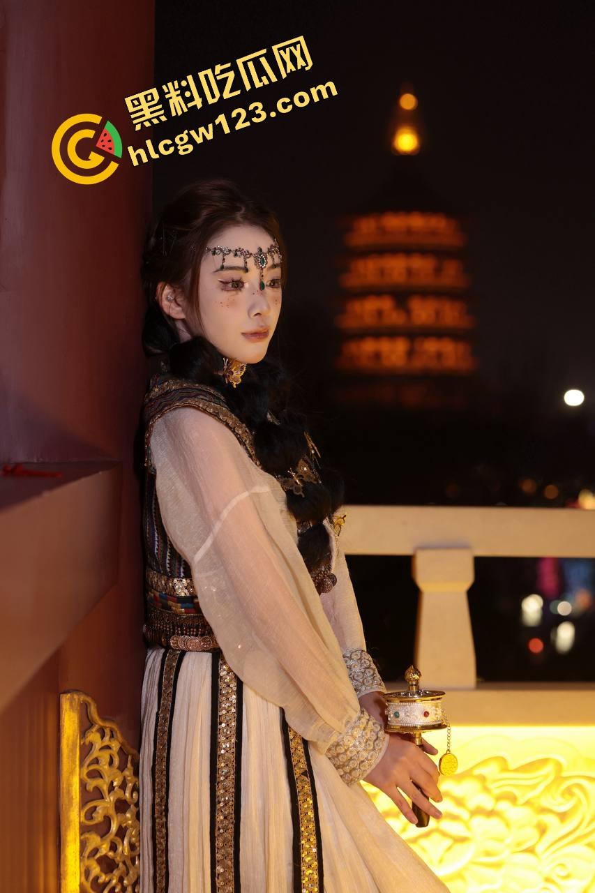 踩鸡女王驾到，瓦学弟高跟榨精6次崩溃，鸡巴紫到发光，女王脚底全是黏液到脚后跟！-6