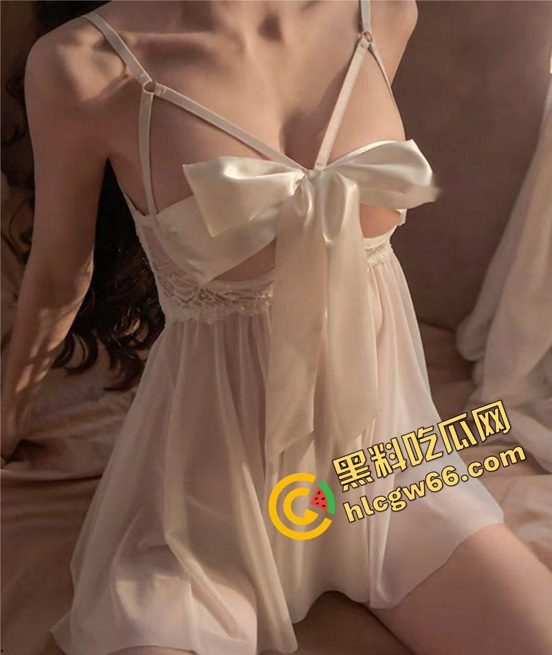 抖音百万粉女神【野心坏蛋】爆炸身材私下卖福利，照片视频抠逼包装成撸管素材，粉丝被撩到无法自拔！-17