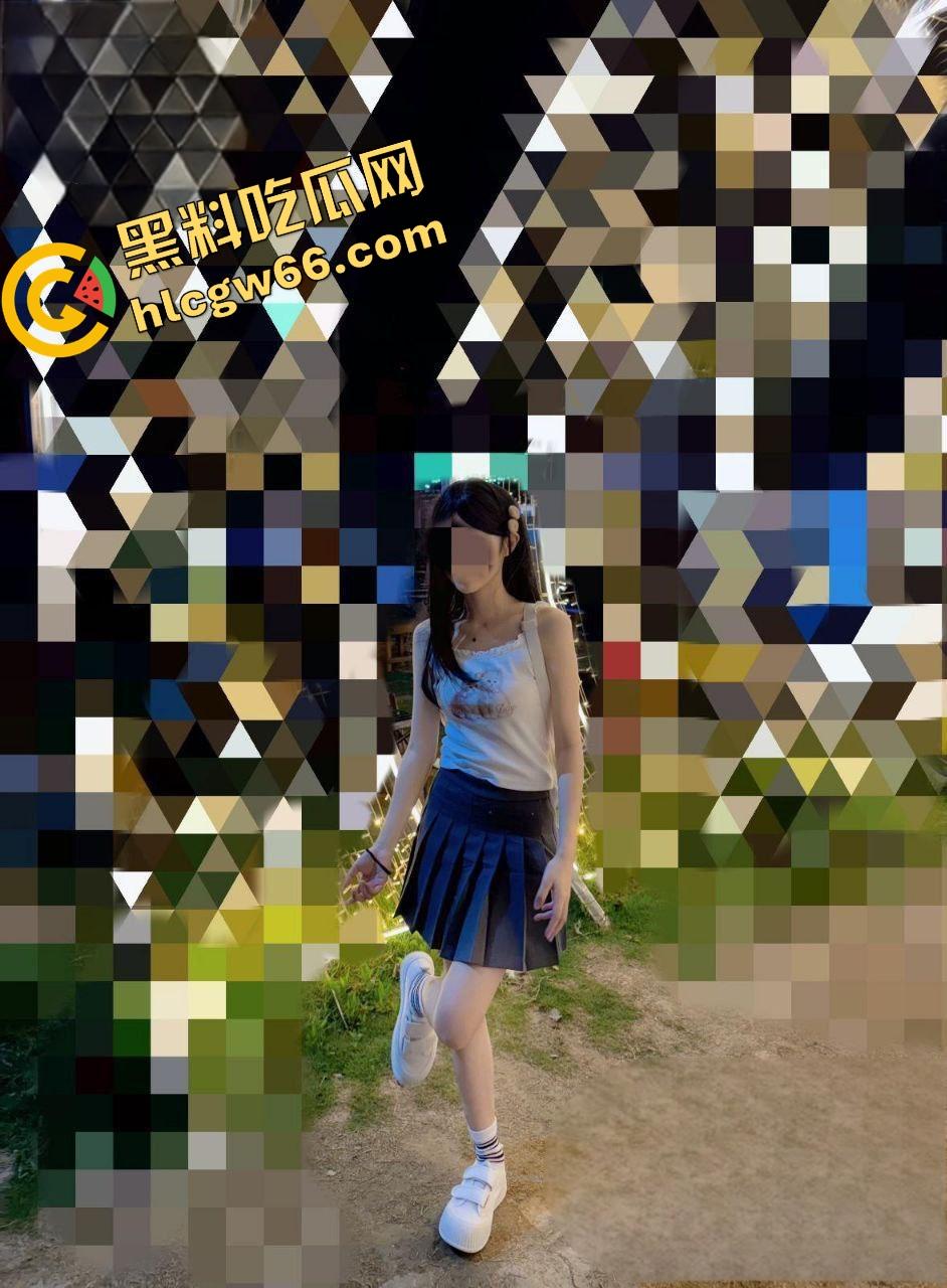 海角大神乱伦浴室偷袭亲妹，洗脸台马桶浴缸轮番后入狂捅嫩穴，操得妹妹腿软爽到翻眼！-1