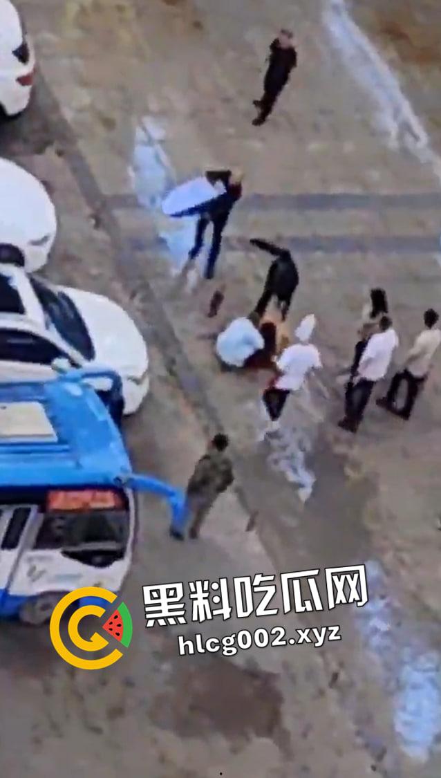 四川内江当街伤人 男子把一女人耳朵活生生割下来 血流满地 现场血腥视频流出-7