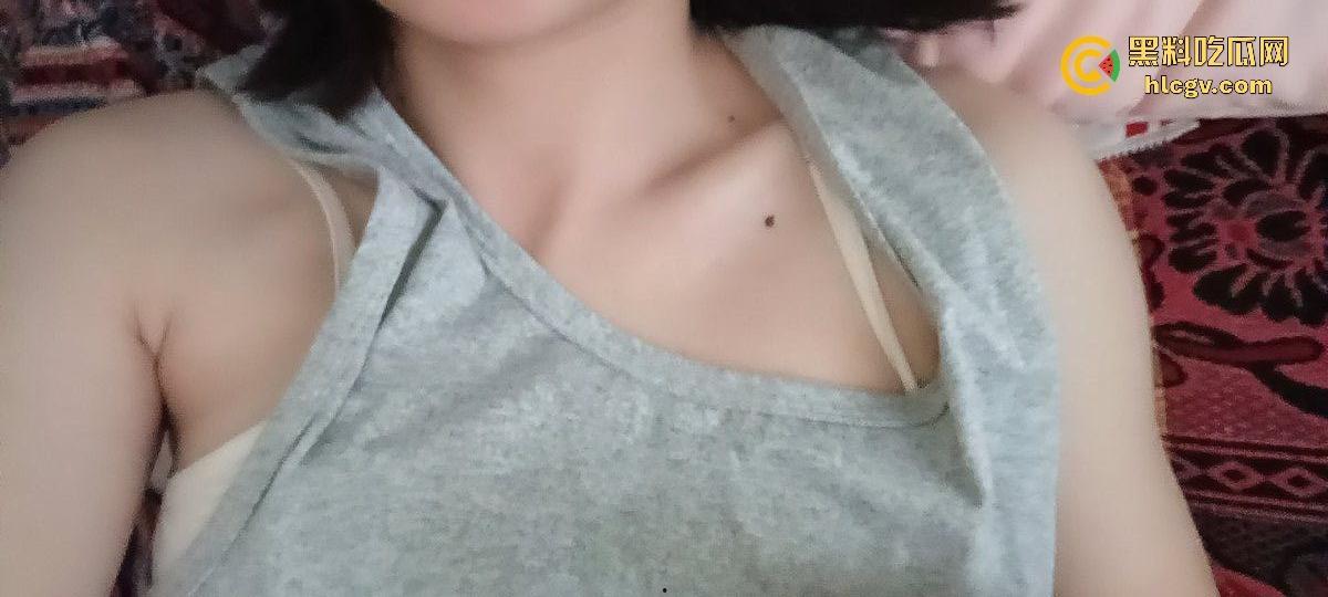 瓜友投稿大学妹子【林烟】私拍流出！宿舍自拍自慰天天给他看，骚逼十足直接曝光！-3