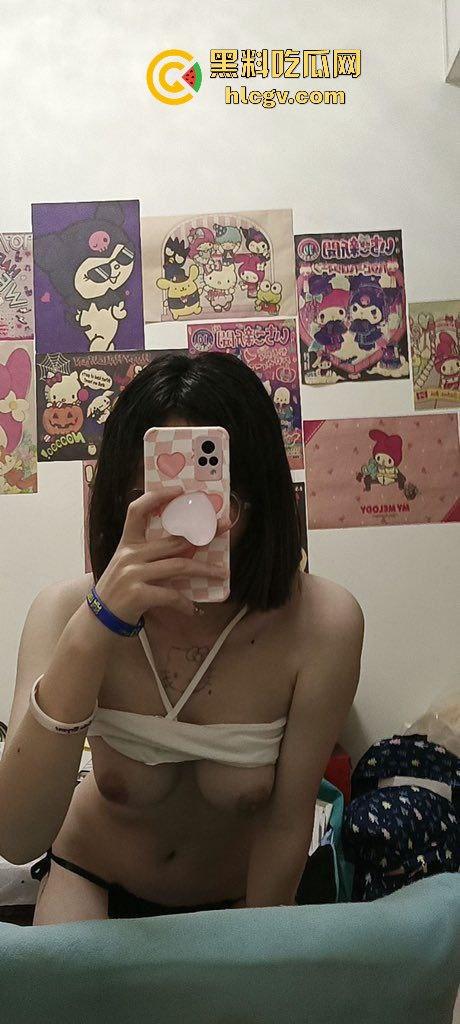 瓜友投稿大学妹子【林烟】私拍流出！宿舍自拍自慰天天给他看，骚逼十足直接曝光！-6