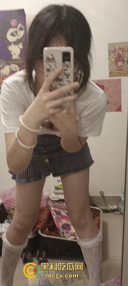 瓜友投稿大学妹子【林烟】私拍流出！宿舍自拍自慰天天给他看，骚逼十足直接曝光！-10