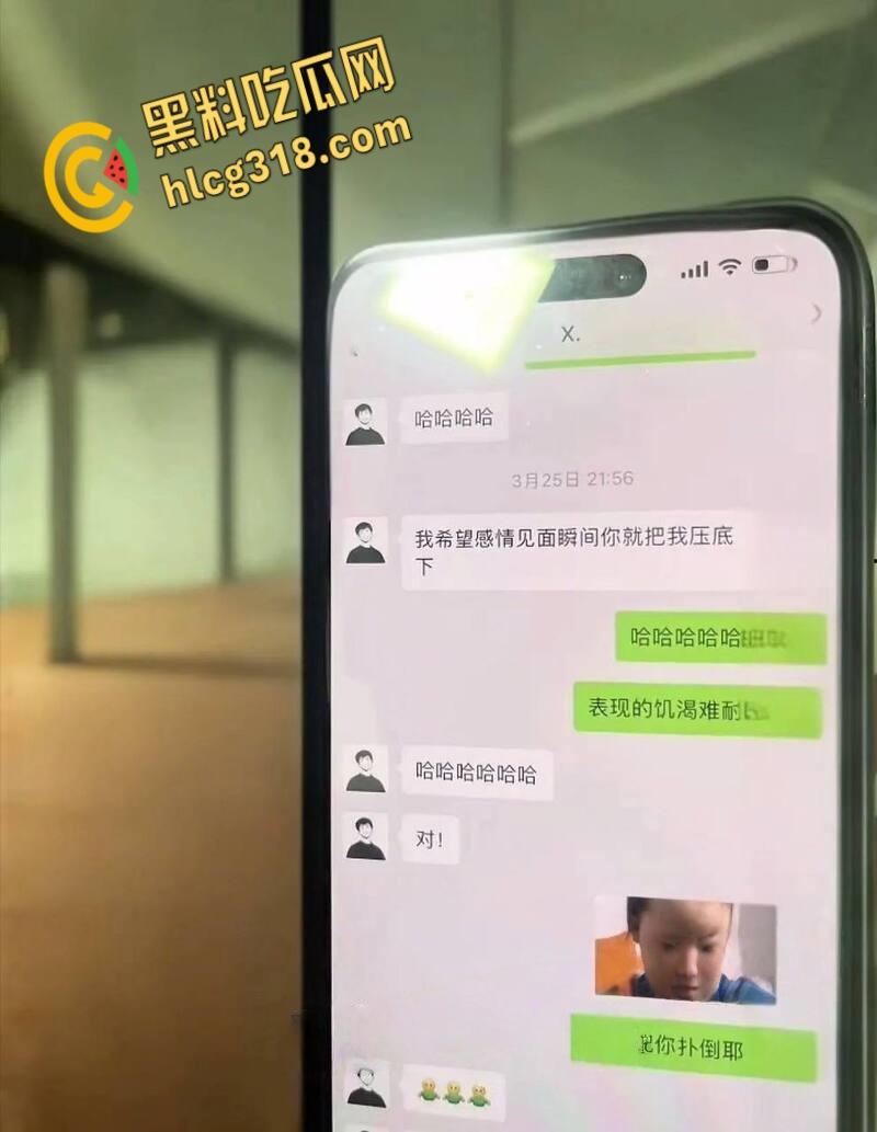 西藏渣男网警【辛修志】,恋爱期间和自己闺蜜乱搞,白吊带无套女上奶子摇摇晃晃,这身材很难不爱 !-1
