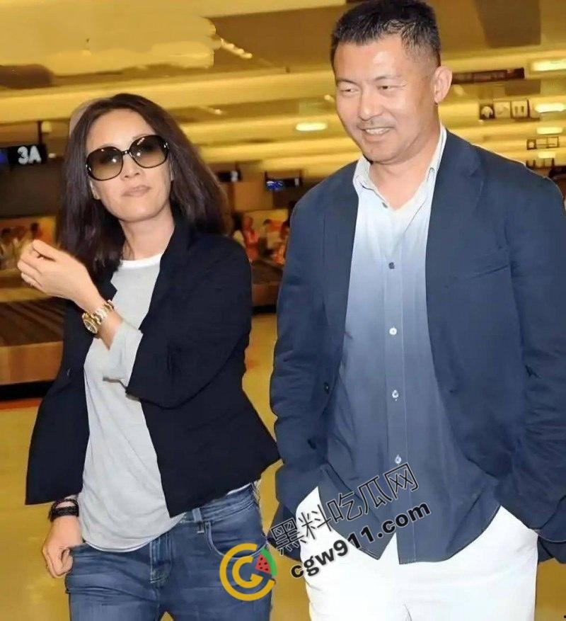 华语天后【那英】婚姻危机!老公【孟桐】千金包下会所,猛烈爆操美女骚穴,视频曝光炸裂,骂声一片!-18