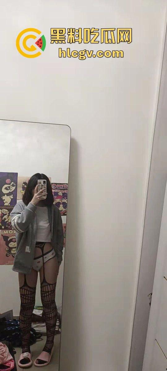 瓜友投稿大学妹子【林烟】私拍流出！宿舍自拍自慰天天给他看，骚逼十足直接曝光！-23