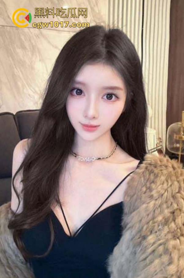 跟性感丰满的迷人嫂子酒店偷情约炮，红色情趣套装身上骑，无套中出，一滴不剩的舔舐干净我的精液！-1