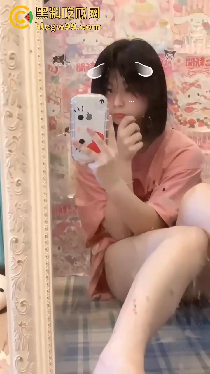 四川成都艺术学院清纯可爱反差女大学生【魏梧桐】调教视频曝光，现实和网络中判若两人，给调教成听话的小母狗。-2