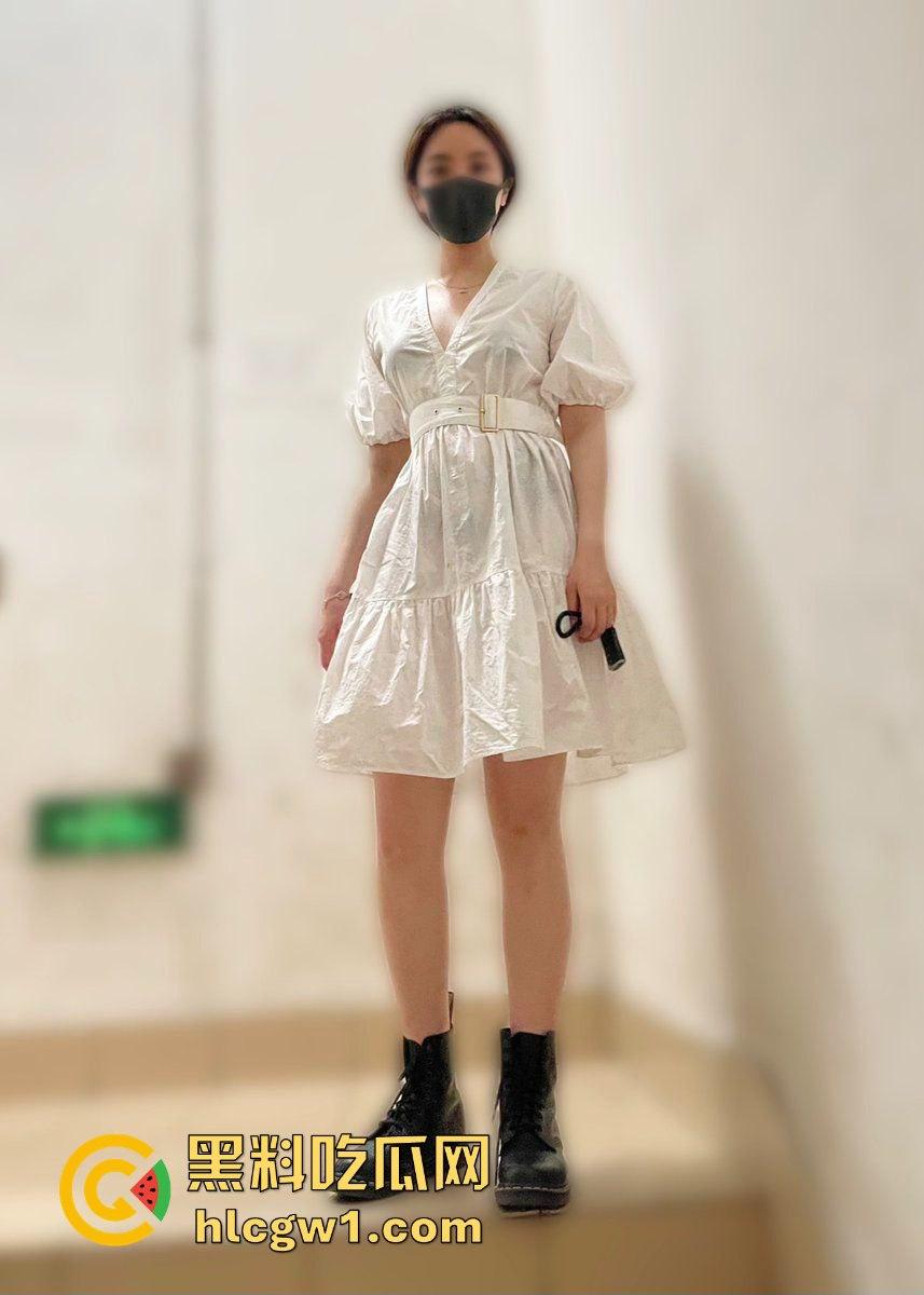 独家猛料！对门人妻少妇怕【蒋婷婷】竟是极品白虎，瓜友约炮被顶到不行，BUFF全开直接爽翻天！-1