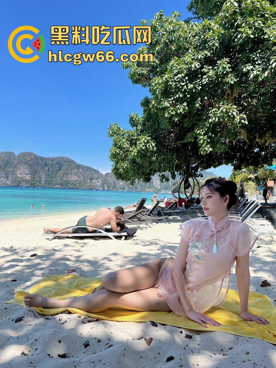 海边沙滩帐篷惊现情侣做爱 前脚刚拍完美照后脚就直接干上了 帘都不拉如入无人之境 偷拍小哥都看呆了！-8