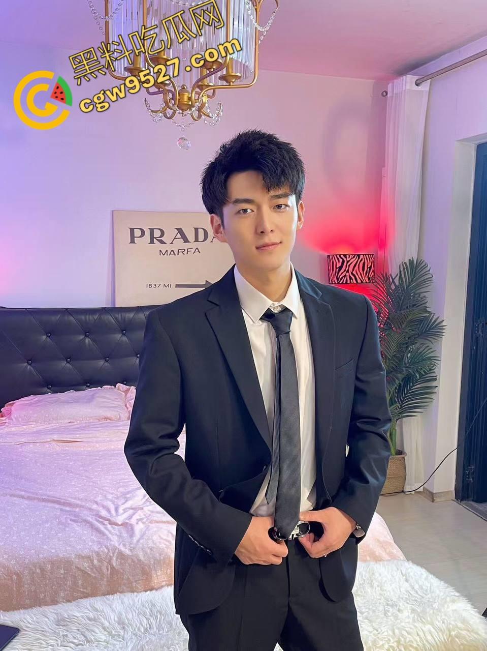 北京GAY圈大佬威哥遭主人调教，夹着精液办婚礼，婚后下药将老婆迷晕送给主人无套内射，这操作颠覆你的三观-1