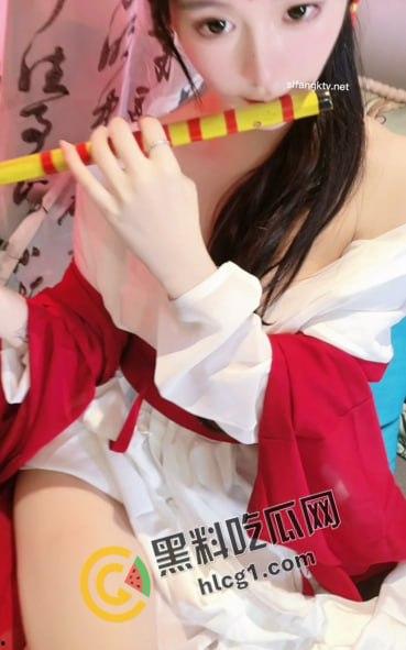 秀人网超人气女神 杨晨晨 重金福利 身穿汉服晒无毛鲍鱼 自慰高潮 极品大奶自己揉搓看的鸡儿邦硬-3