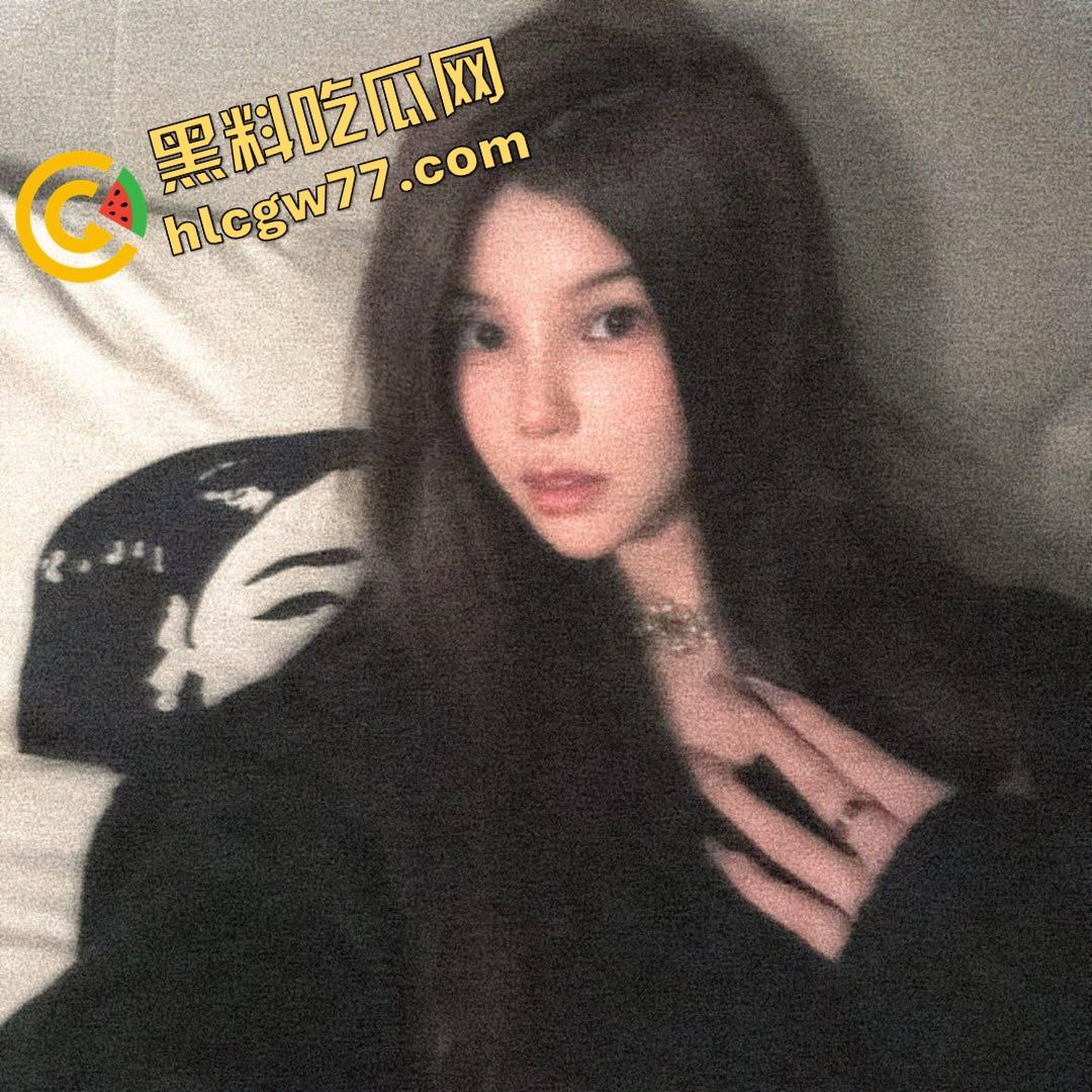 重庆御姐护士『图米海』被开盒，穿情趣抠逼拍片流出，腿长屁股翘骚话说得贼带劲，这女的男人全看哭了！-10