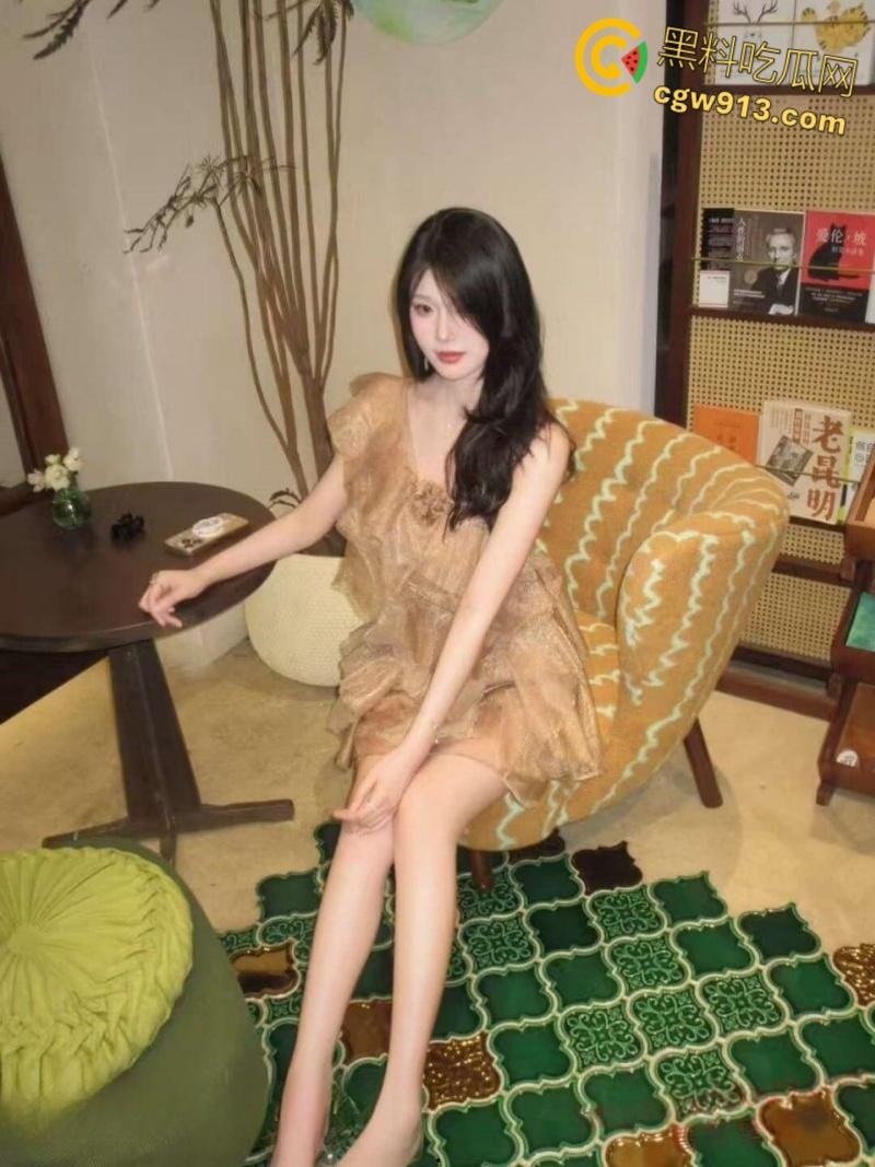 吉林工商学院【王馨岚】，清纯校花跟男友自拍流出，反差母狗口技娴熟，忠爱口爆吞精，停都停不下来！-1